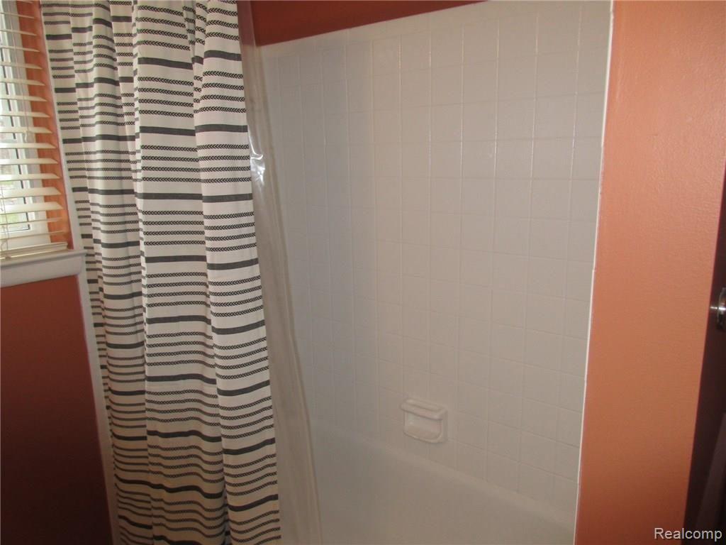 3501 West 14 Mile Road, Unit 13 Royal Oak, MI 48073 - Photo 17 of 20