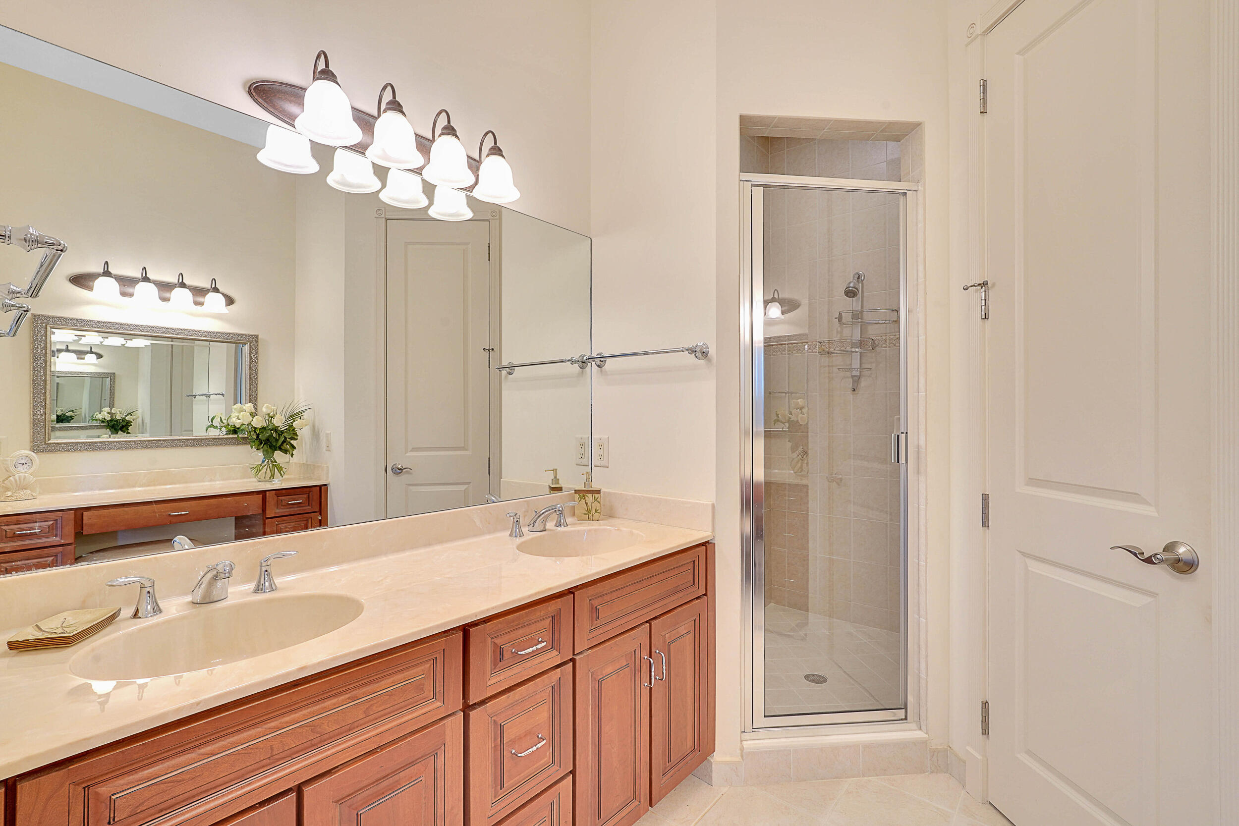 204 Del Sol Circle Tequesta, FL 33469 - Photo 19 of 43 Primary Bathroom