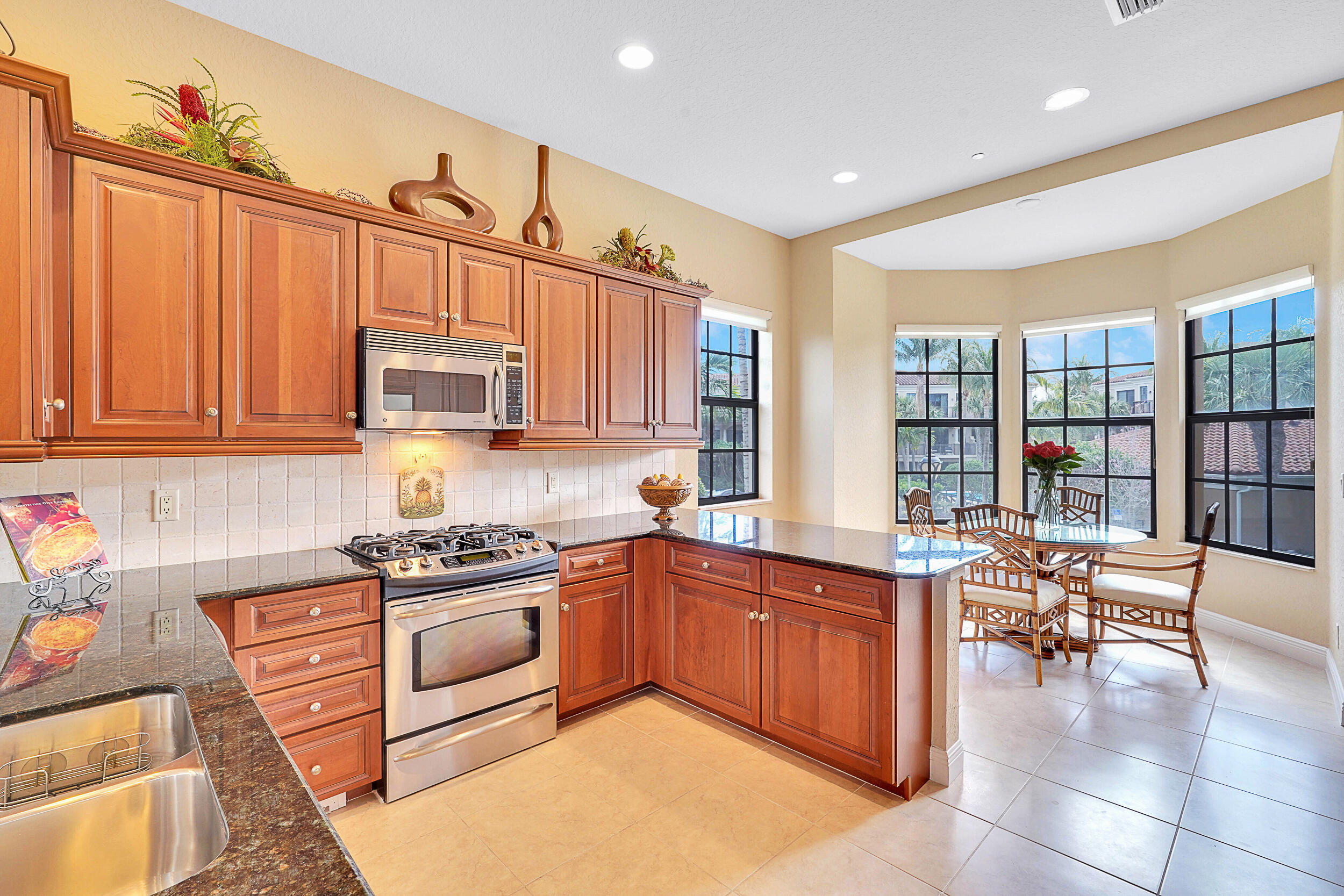 204 Del Sol Circle Tequesta, FL 33469 - Photo 5 of 43 Kitchen