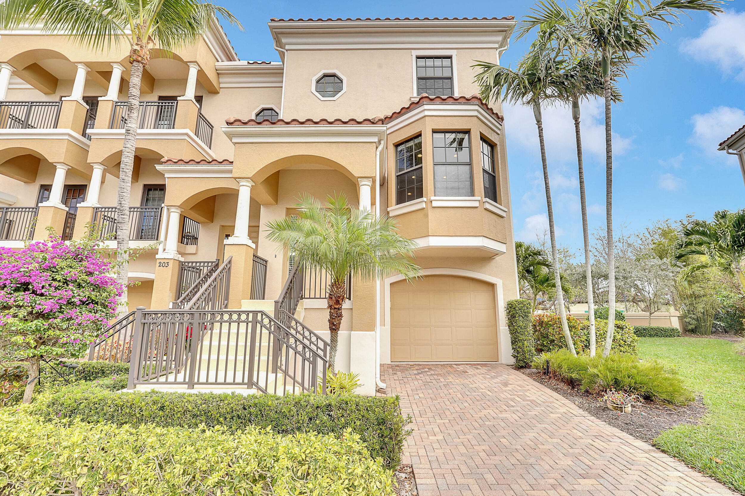 204 Del Sol Circle Tequesta, FL 33469 - Photo 6 of 43 Front Exterior