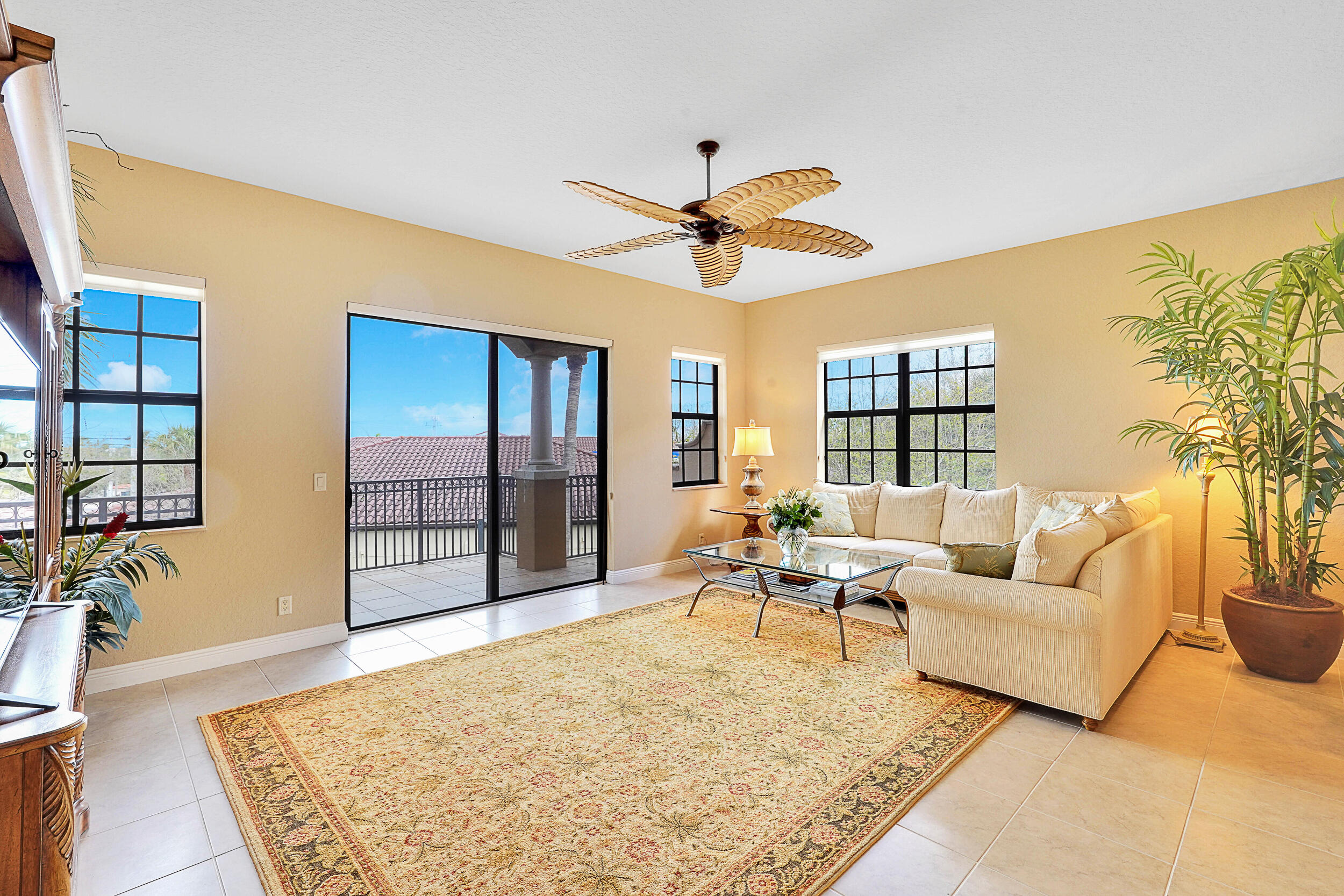 204 Del Sol Circle Tequesta, FL 33469 - Photo 8 of 43 Living Room