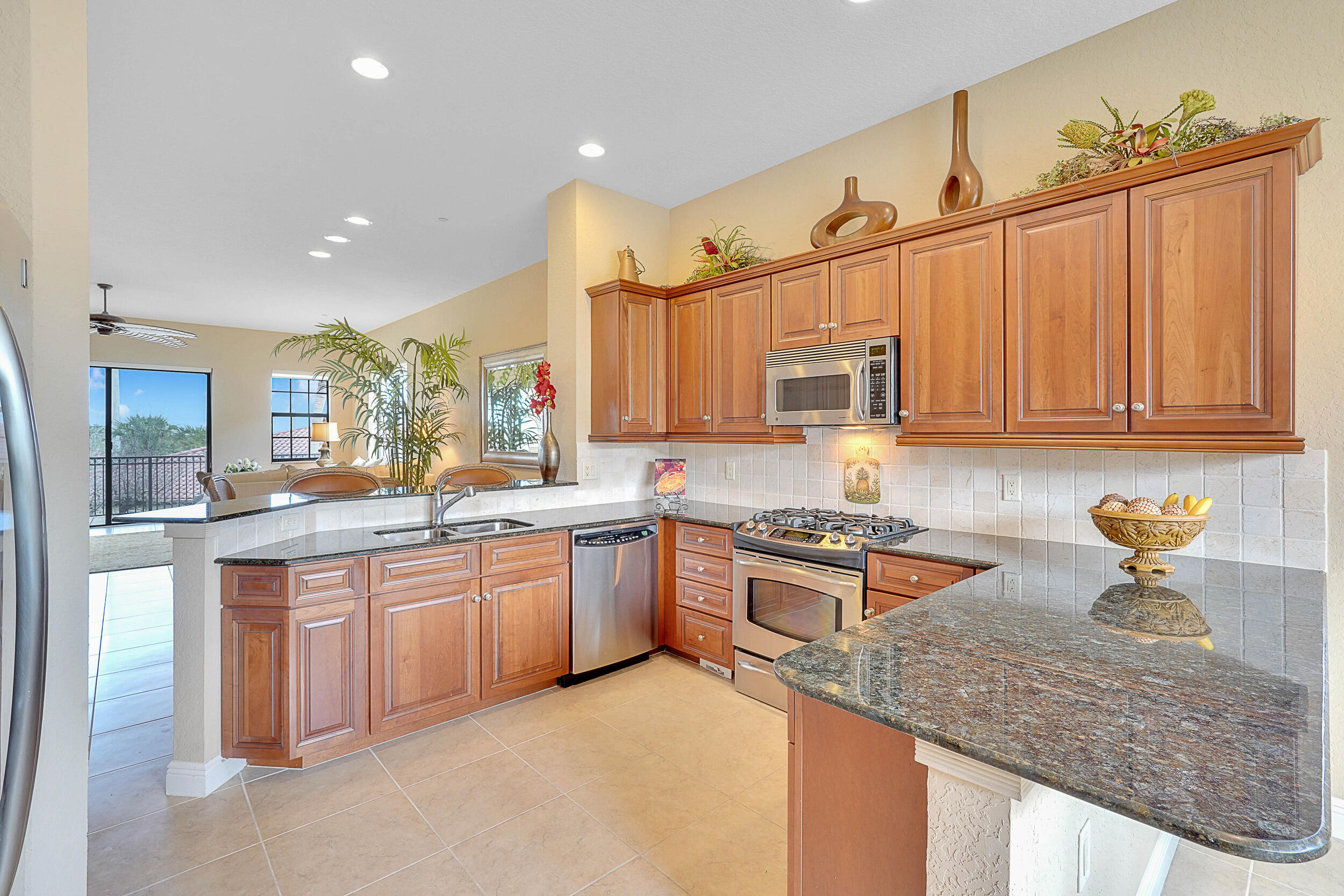 204 Del Sol Circle Tequesta, FL 33469 - Photo 9 of 43 Kitchen