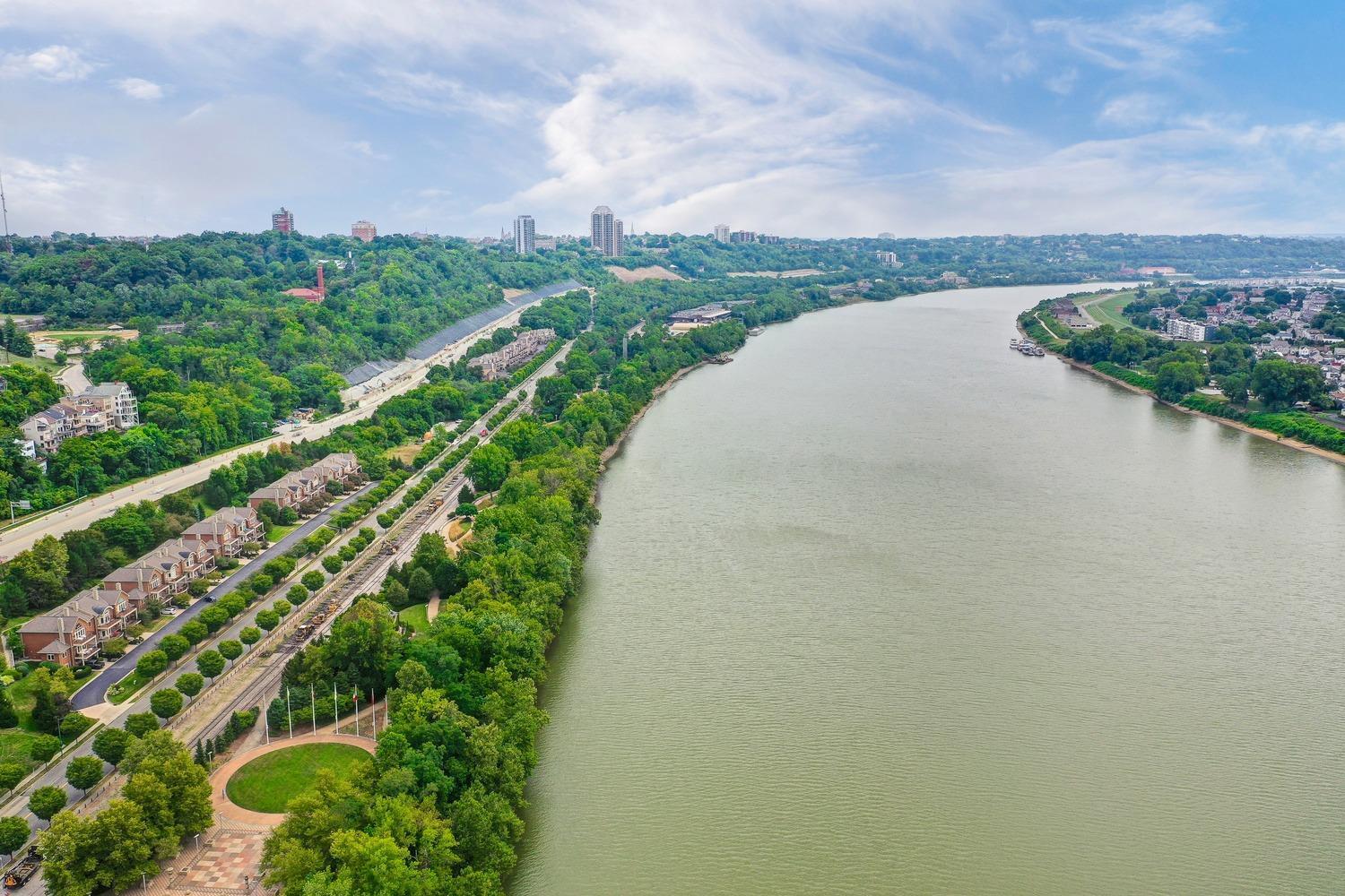 1124 Riverside Drive Cincinnati, OH 45202 - Photo 3 of 50 Gallery Image 3