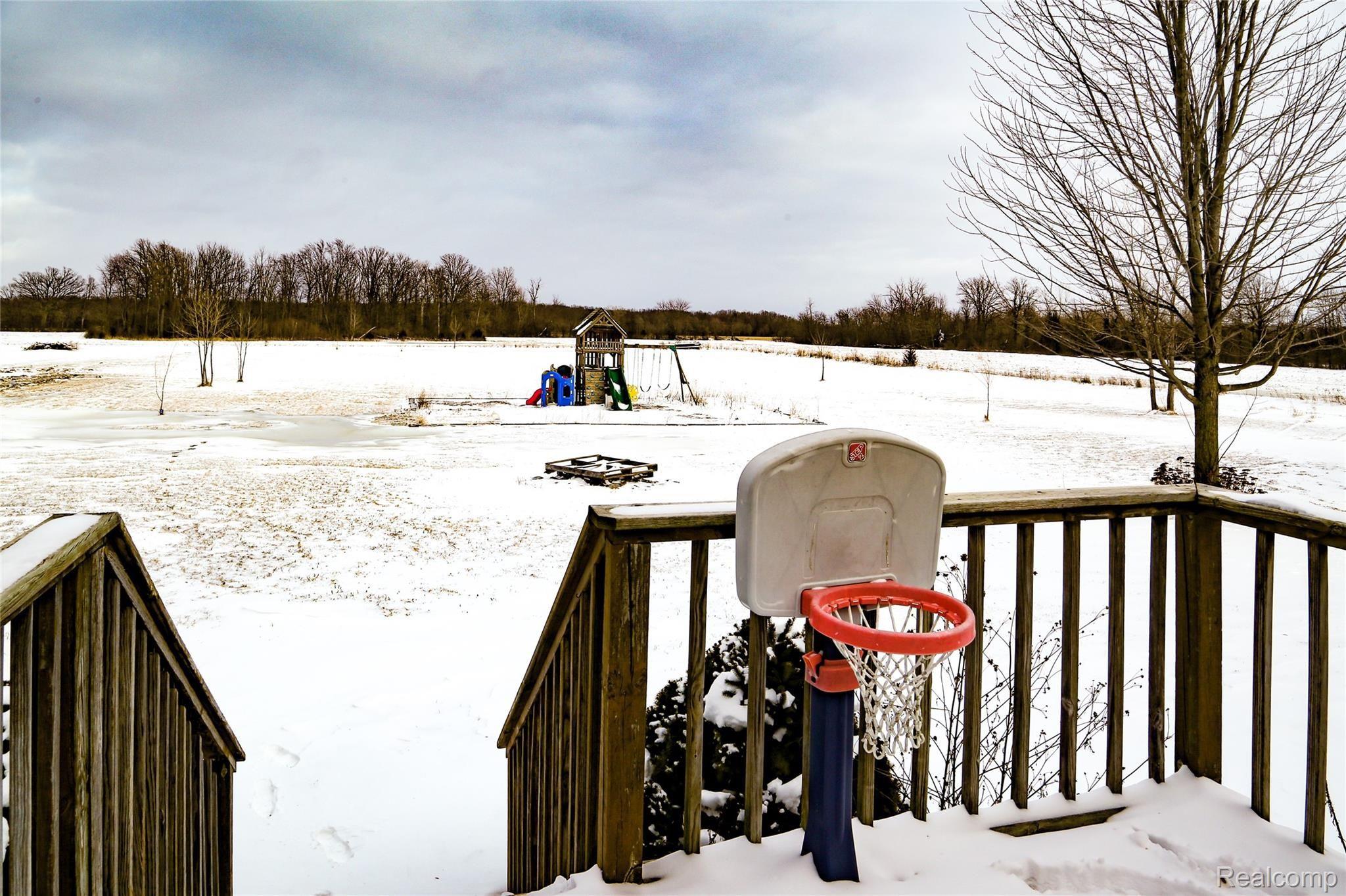 5300 North Webster Road Flint, MI 48504 - Photo 30 of 34 Deck - Copy.jpg