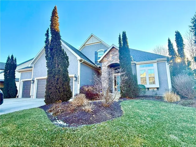 $810,000 | 15540 Eby Street, Overland Park, KS 66221