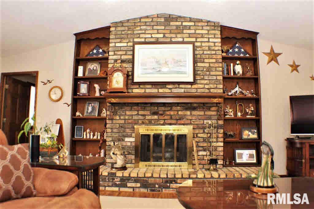 4680 Silver Spur Road Bettendorf, IA 52722 - Photo 9 of 23
