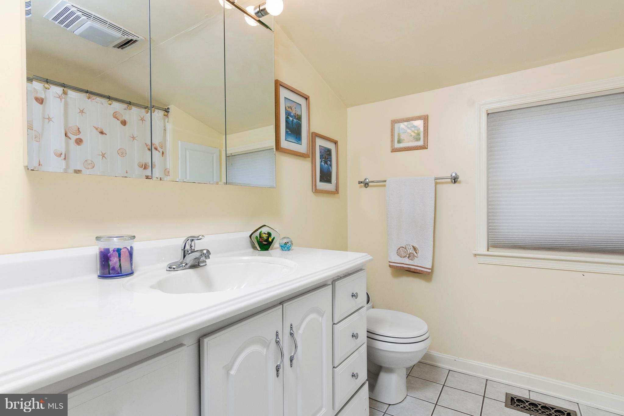 7724 West Shore Road Pasadena, MD 21122 - Photo 22 of 29 Upper Level Full Bath