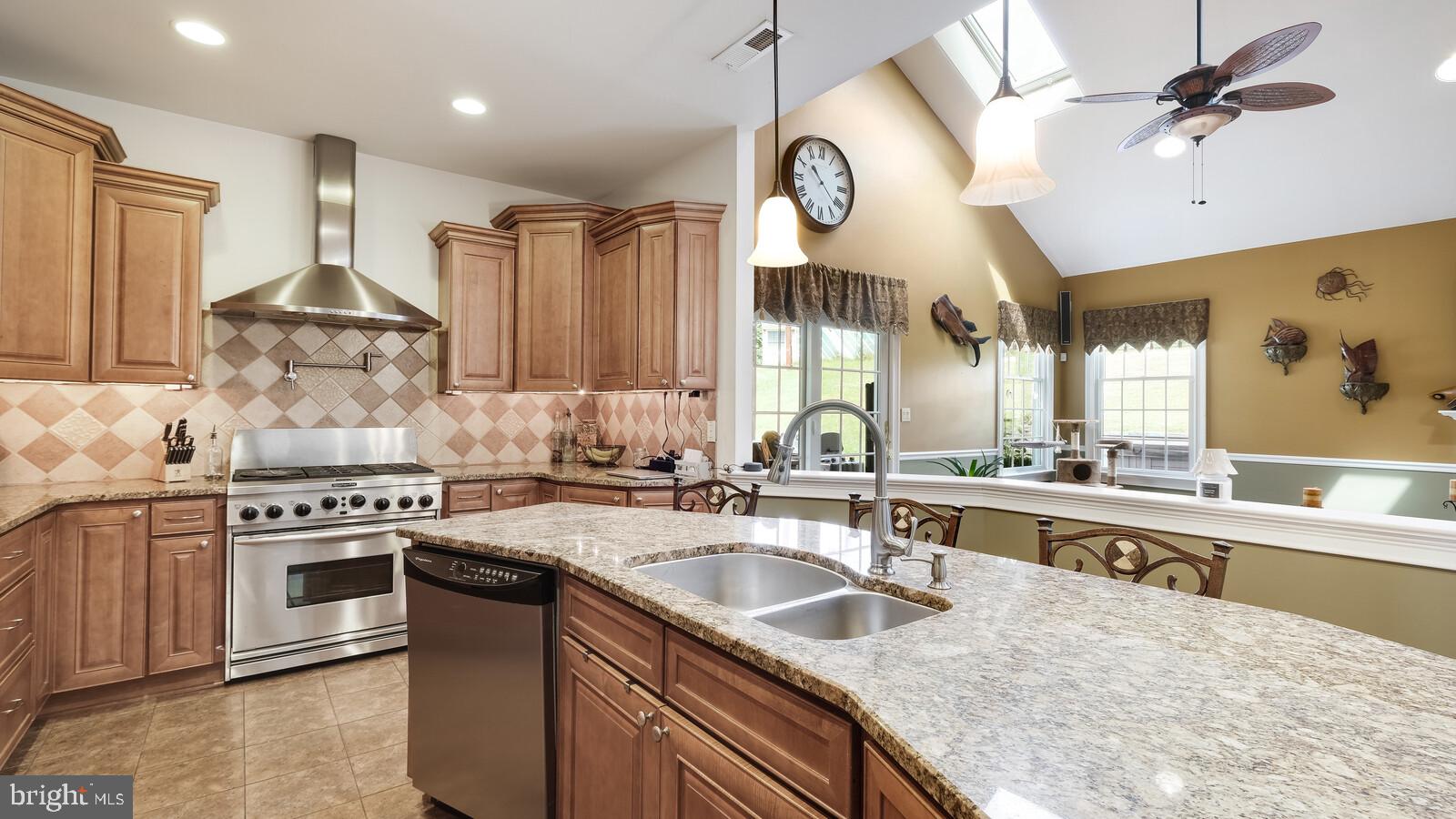 11 Camellia Road Levittown, PA 19057 - Photo 12 of 45 Bright Kitchen