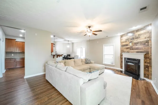 $2,150 | 2 Brentview Drive, Phenix City, AL 36869