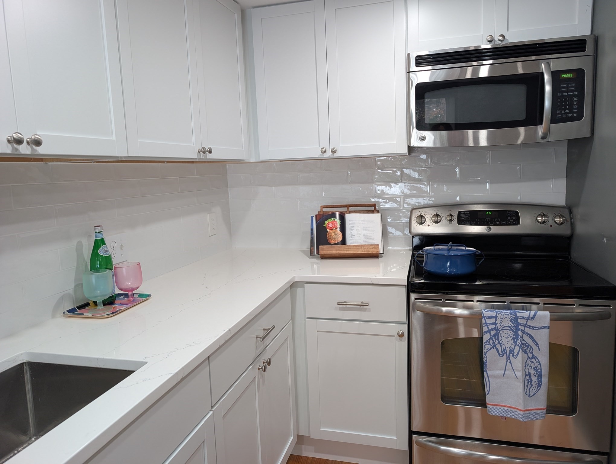 243 Appleton Street Lowell, MA 01852 - Photo 8 of 41 Gallery Image 8