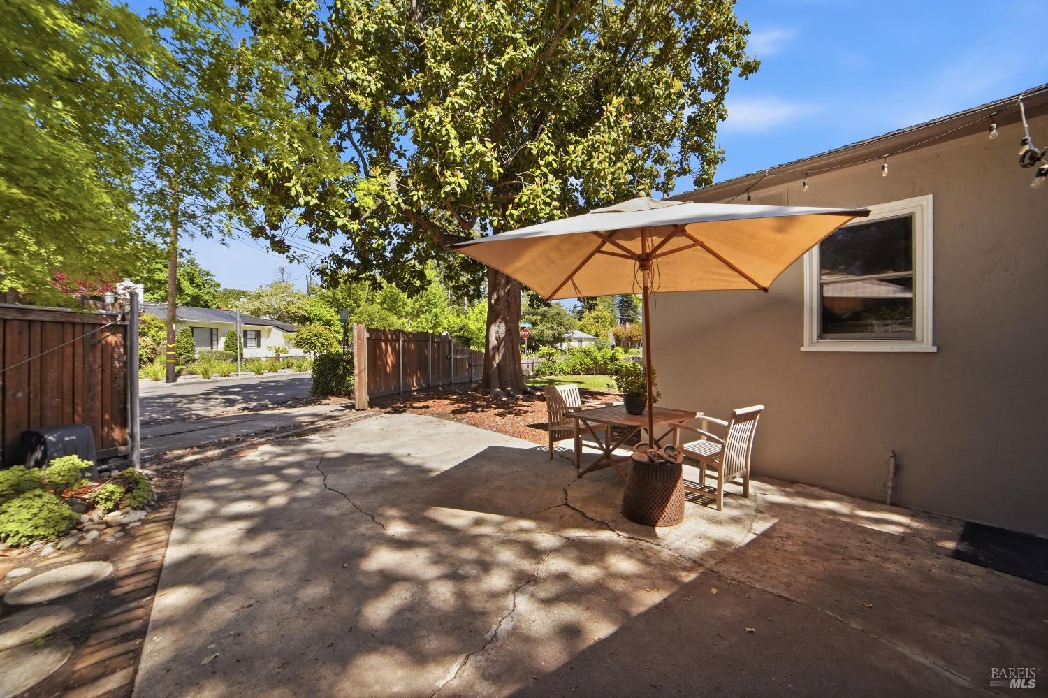 231 Talbot Avenue Santa Rosa, CA 95405 - Photo 8 of 42