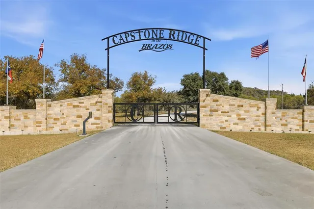 a view of street with an outdoor space