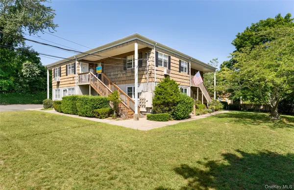 $480,000 | 40 Canoe Place Road, Unit 5, Hampton Bays, NY 11946