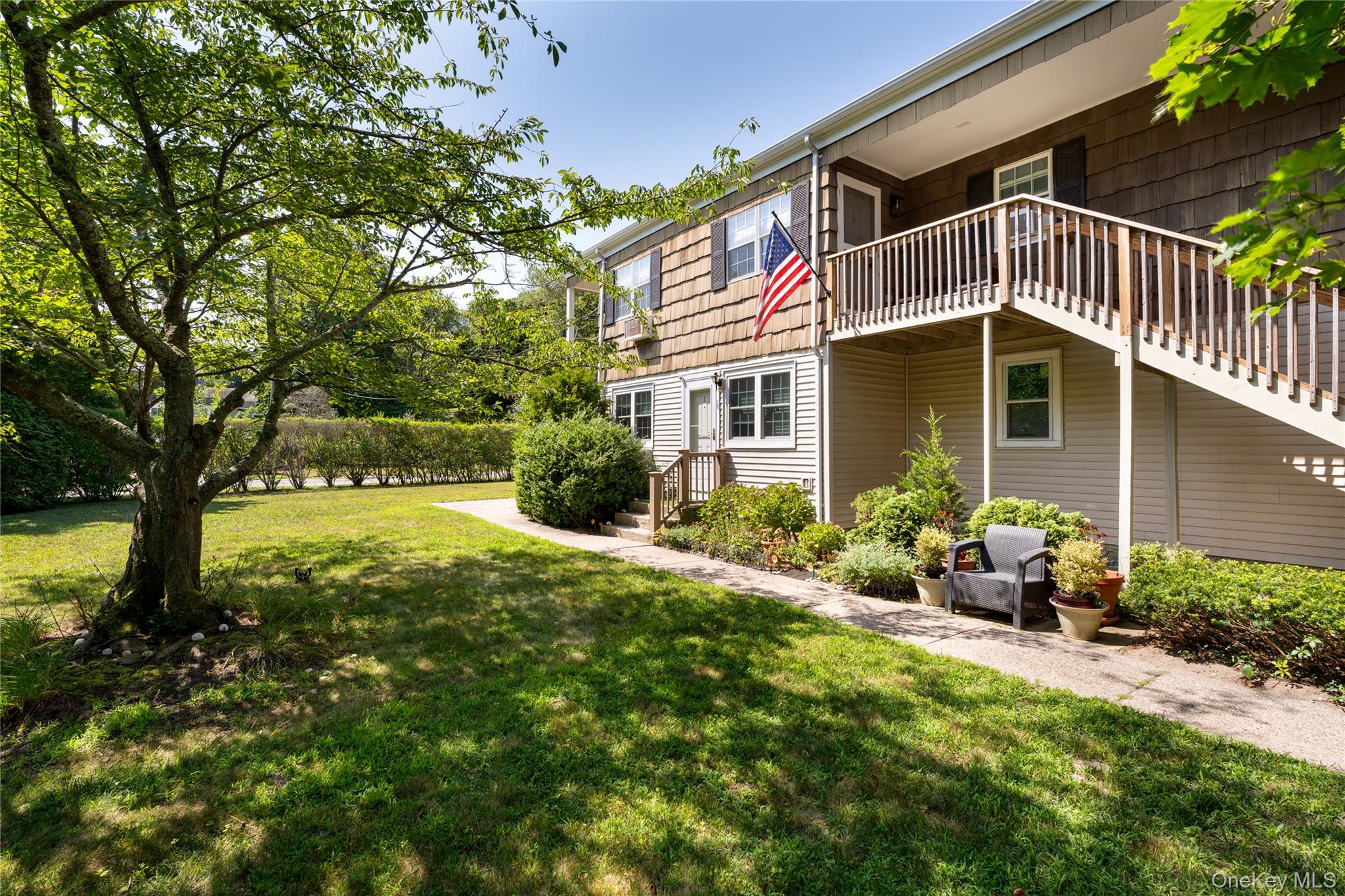 40 Canoe Place Road, Unit 5 Hampton Bays, NY 11946 - Photo 4 of 12