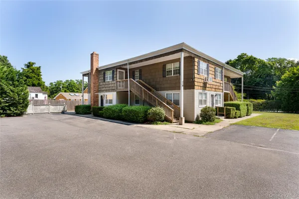 $480,000 | 40 Canoe Place Road, Unit 5, Hampton Bays, NY 11946