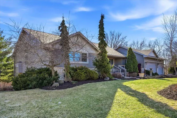 $724,900 | 55 Emerson Valley Drive, River Falls, WI 54022