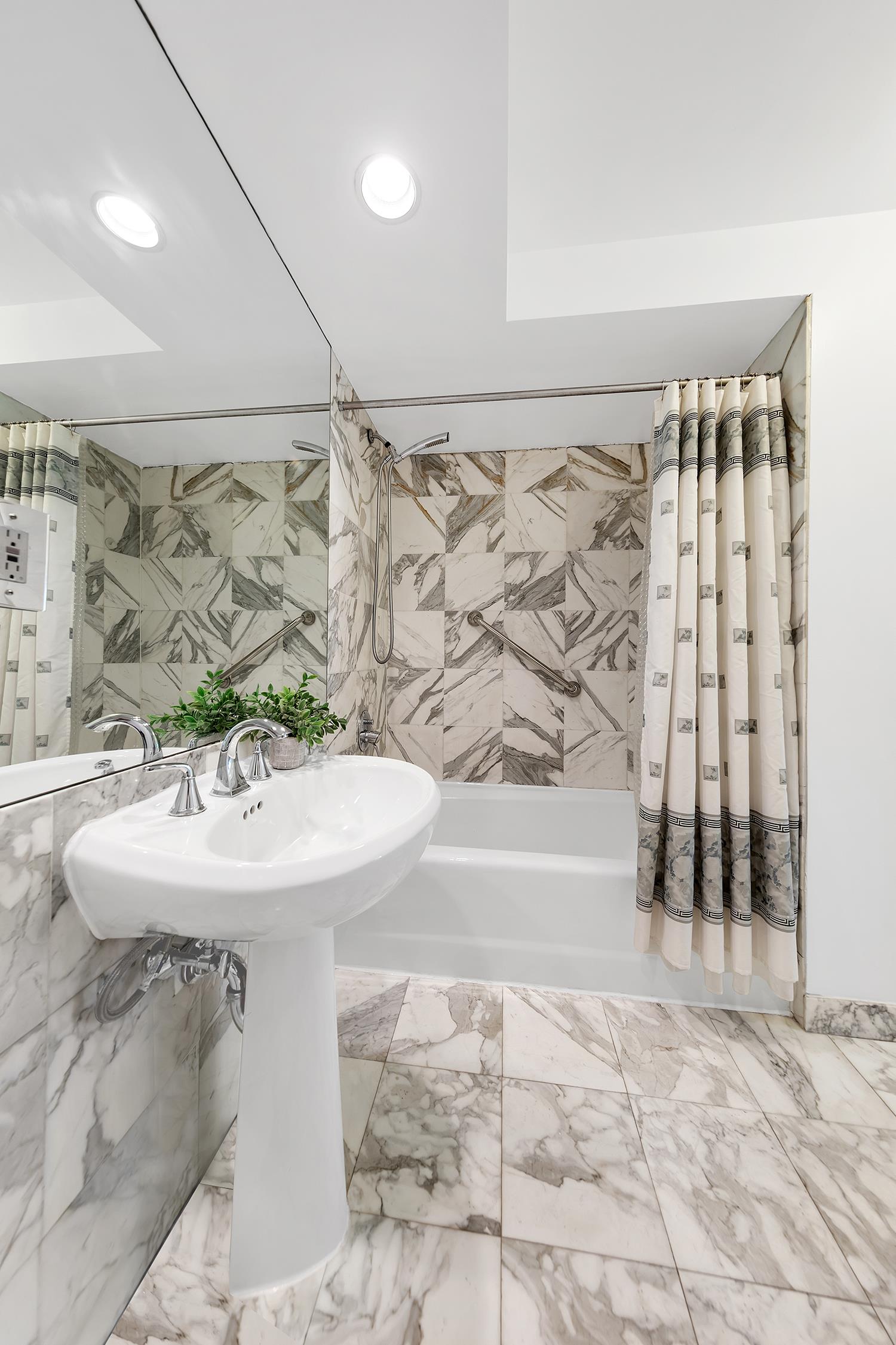 111 East 85th Street, Unit 3A Manhattan, NY 10028 - Photo 6 of 12