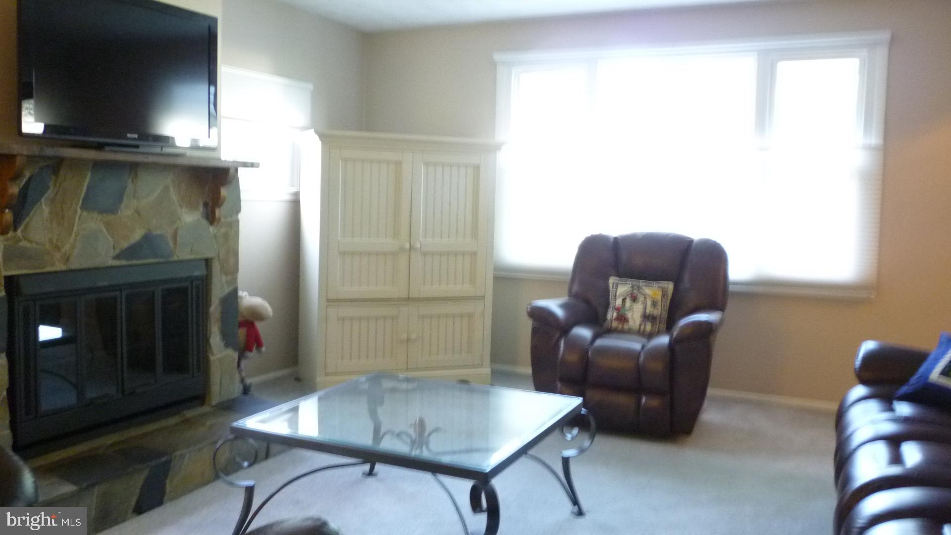 21 Merriman Road Newark, DE 19713 - Photo 11 of 44 Open floor plan- premium windows/shades