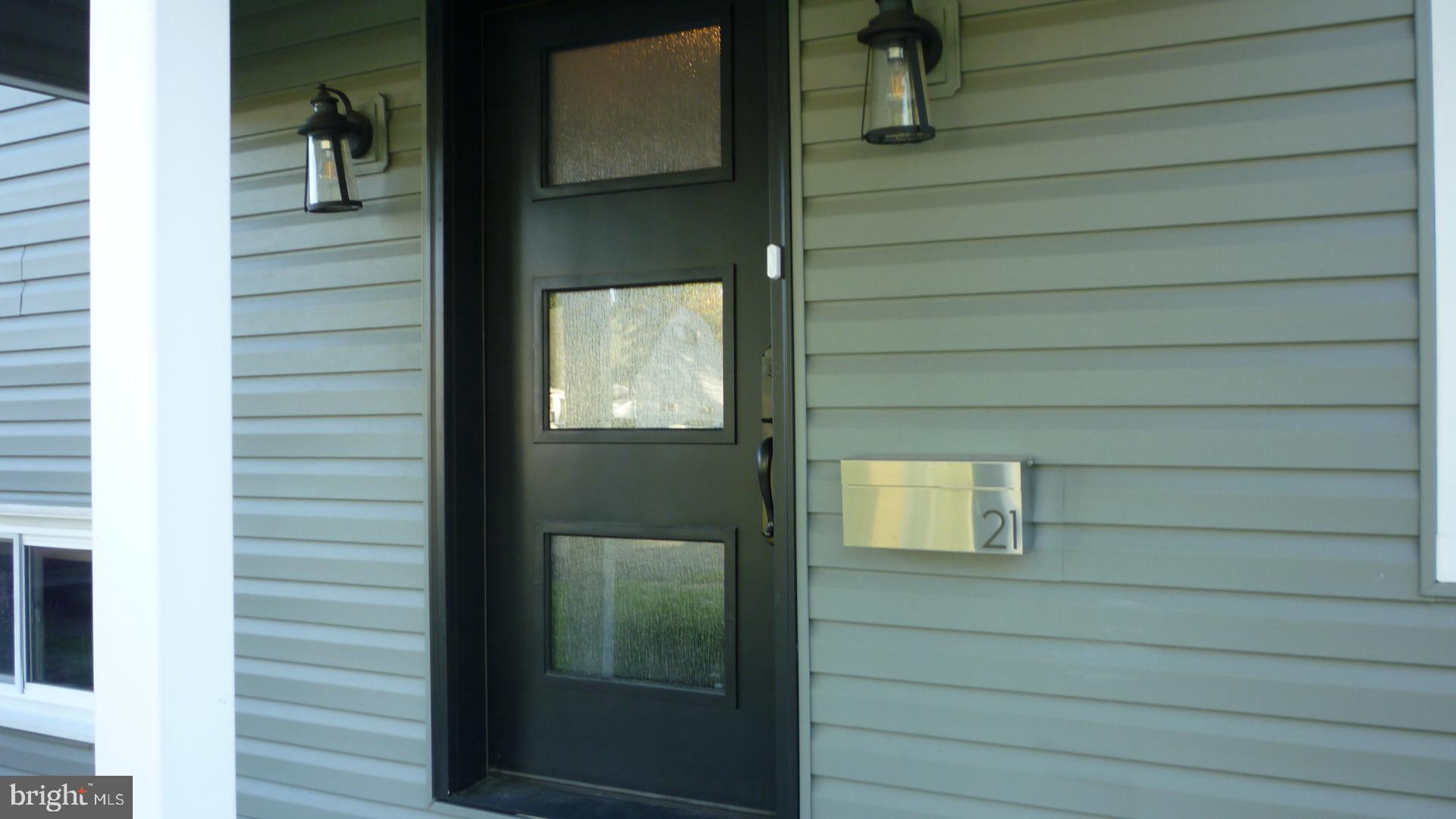 21 Merriman Road Newark, DE 19713 - Photo 3 of 44 Quality finishes include lux 3 light entrance door