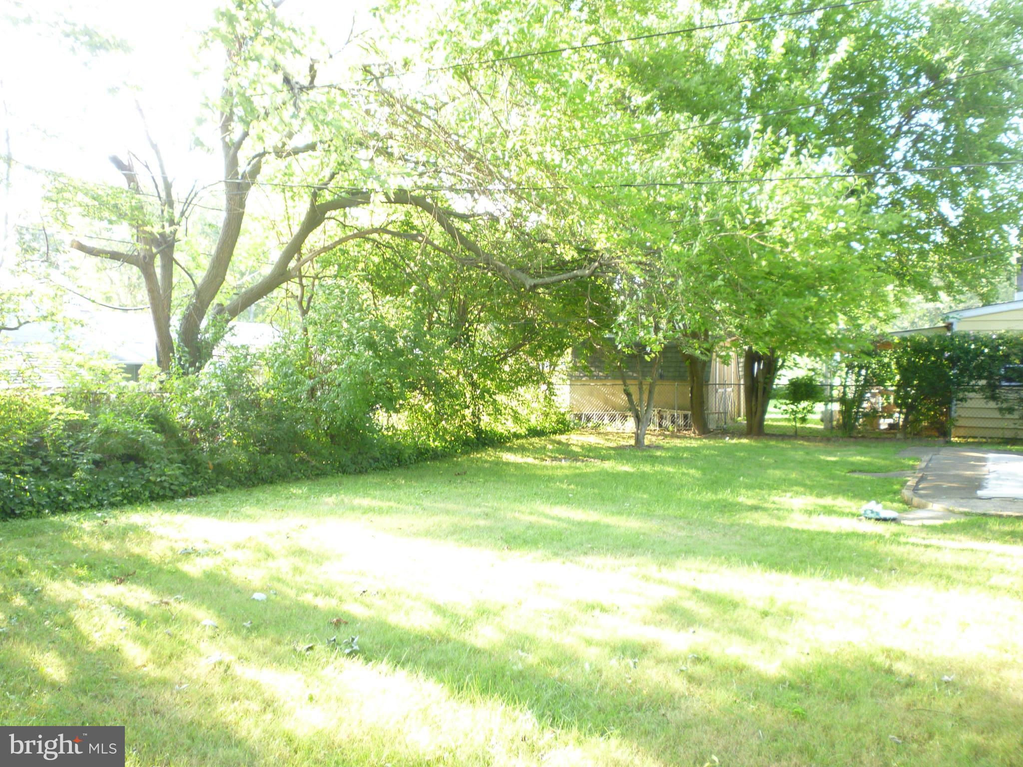 21 Merriman Road Newark, DE 19713 - Photo 42 of 44 Large well landscaped back yard with mature trees