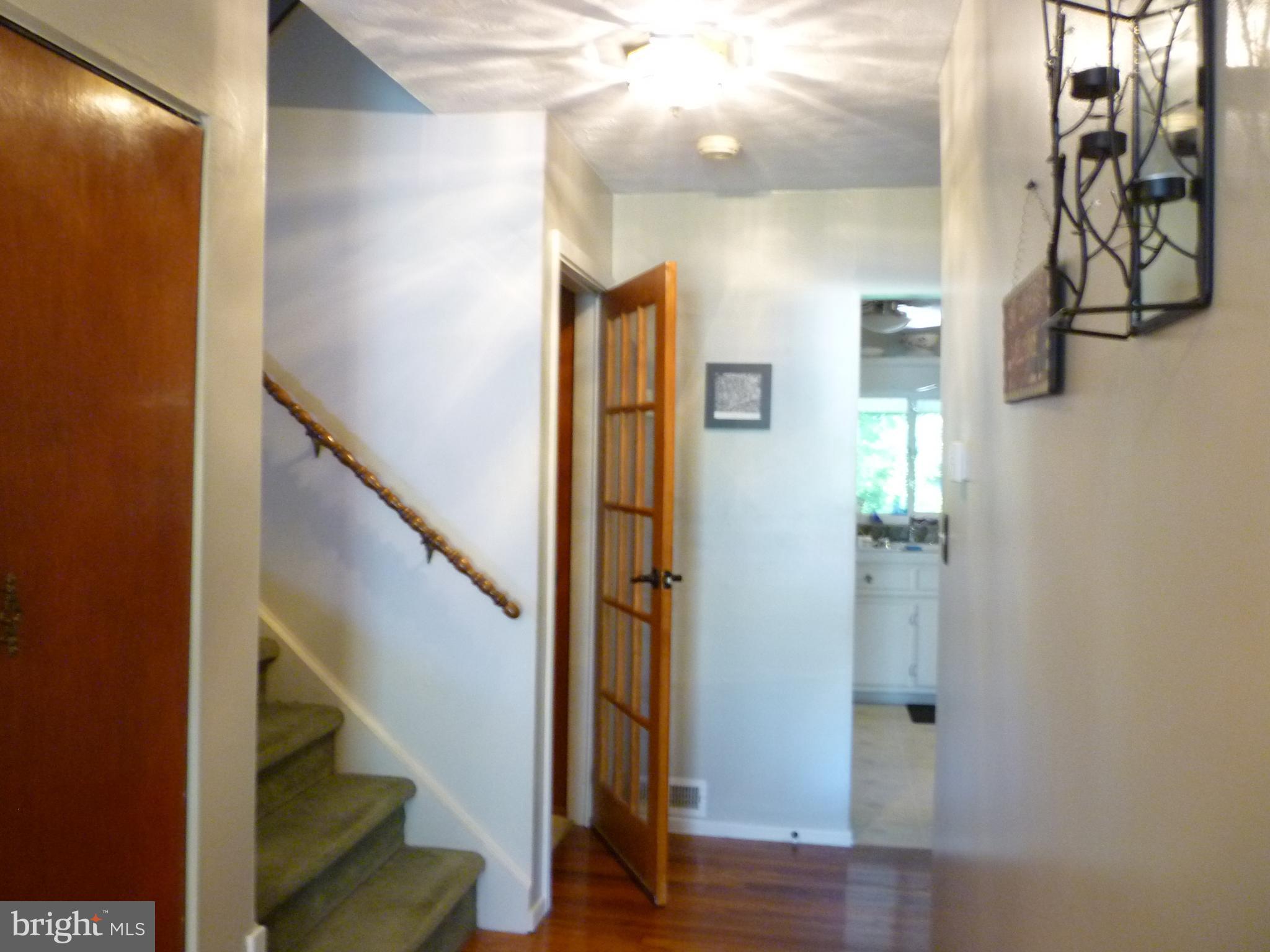 21 Merriman Road Newark, DE 19713 - Photo 9 of 44 Foyer-hall entry to Family Room & Kitchen