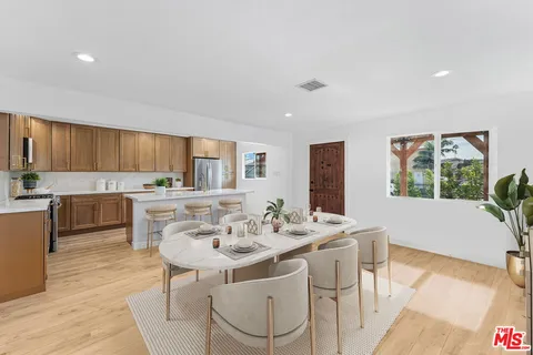 $1,198,900 | 3815 West 60th Street, Los Angeles, CA 90043