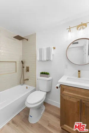 $1,198,900 | 3815 West 60th Street, Los Angeles, CA 90043