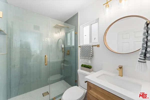 $1,198,900 | 3815 West 60th Street, Los Angeles, CA 90043