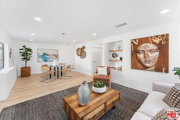 $1,198,900 | 3815 West 60th Street, Los Angeles, CA 90043