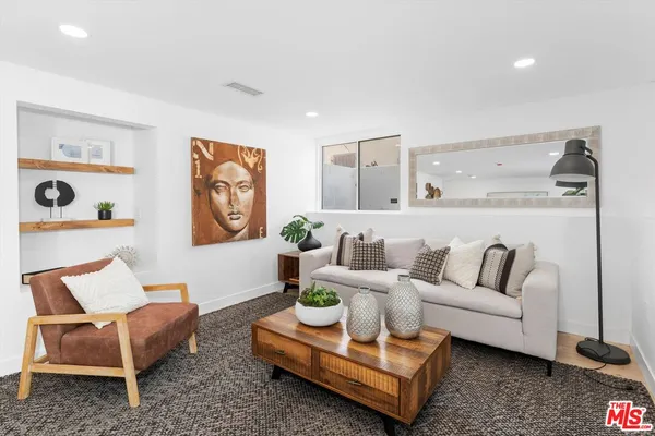 $1,198,900 | 3815 West 60th Street, Los Angeles, CA 90043