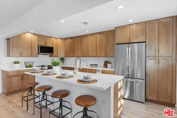 $1,198,900 | 3815 West 60th Street, Los Angeles, CA 90043