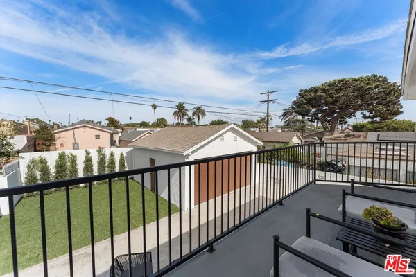 $1,198,900 | 3815 West 60th Street, Los Angeles, CA 90043