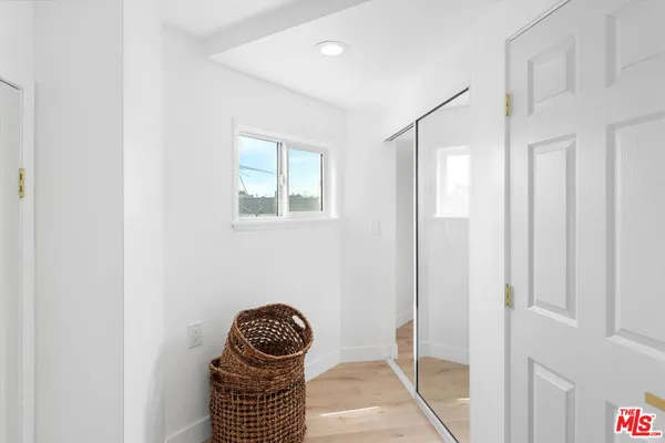 $1,198,900 | 3815 West 60th Street, Los Angeles, CA 90043