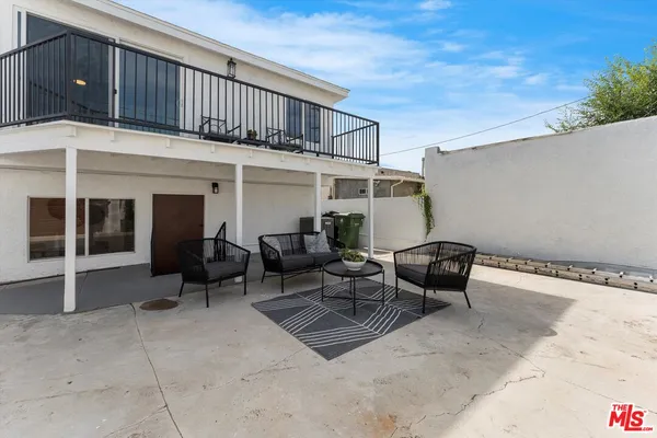 $1,198,900 | 3815 West 60th Street, Los Angeles, CA 90043