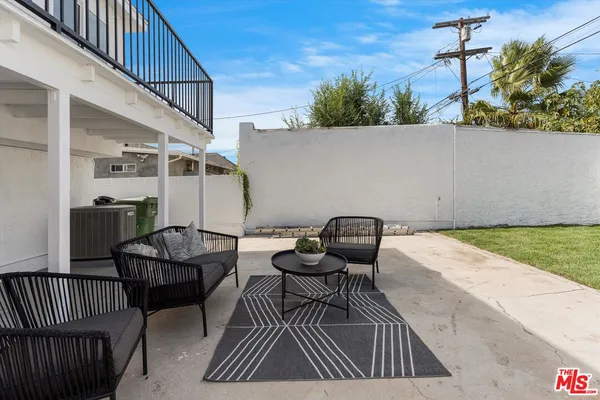 $1,198,900 | 3815 West 60th Street, Los Angeles, CA 90043