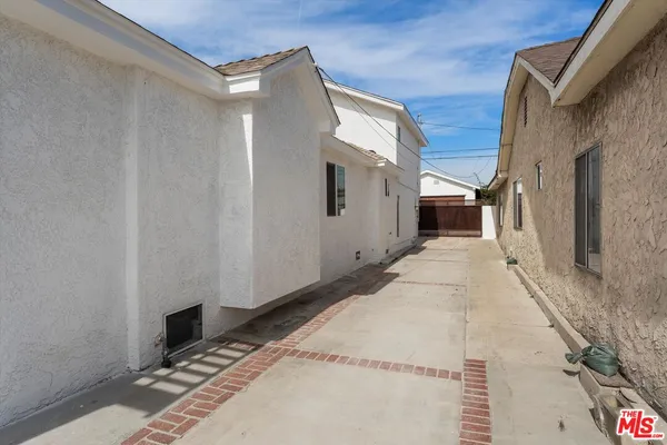 $1,198,900 | 3815 West 60th Street, Los Angeles, CA 90043