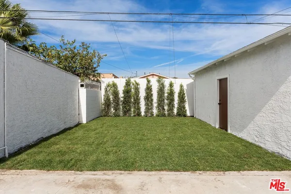$1,198,900 | 3815 West 60th Street, Los Angeles, CA 90043