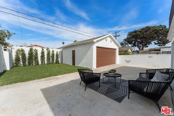$1,198,900 | 3815 West 60th Street, Los Angeles, CA 90043