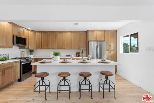 $1,198,900 | 3815 West 60th Street, Los Angeles, CA 90043