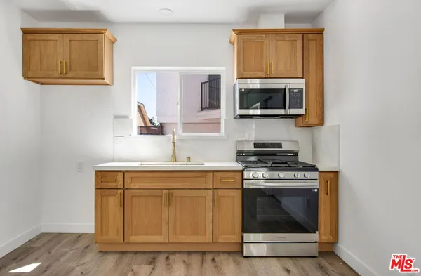 $1,198,900 | 3815 West 60th Street, Los Angeles, CA 90043
