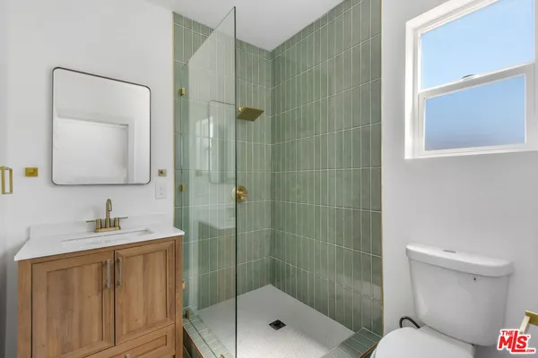 $1,198,900 | 3815 West 60th Street, Los Angeles, CA 90043