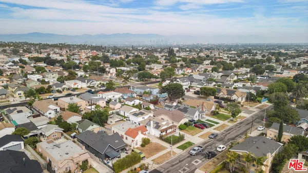 $1,198,900 | 3815 West 60th Street, Los Angeles, CA 90043