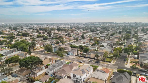 $1,198,900 | 3815 West 60th Street, Los Angeles, CA 90043