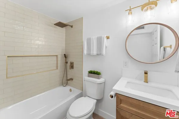 $1,198,900 | 3815 West 60th Street, Los Angeles, CA 90043