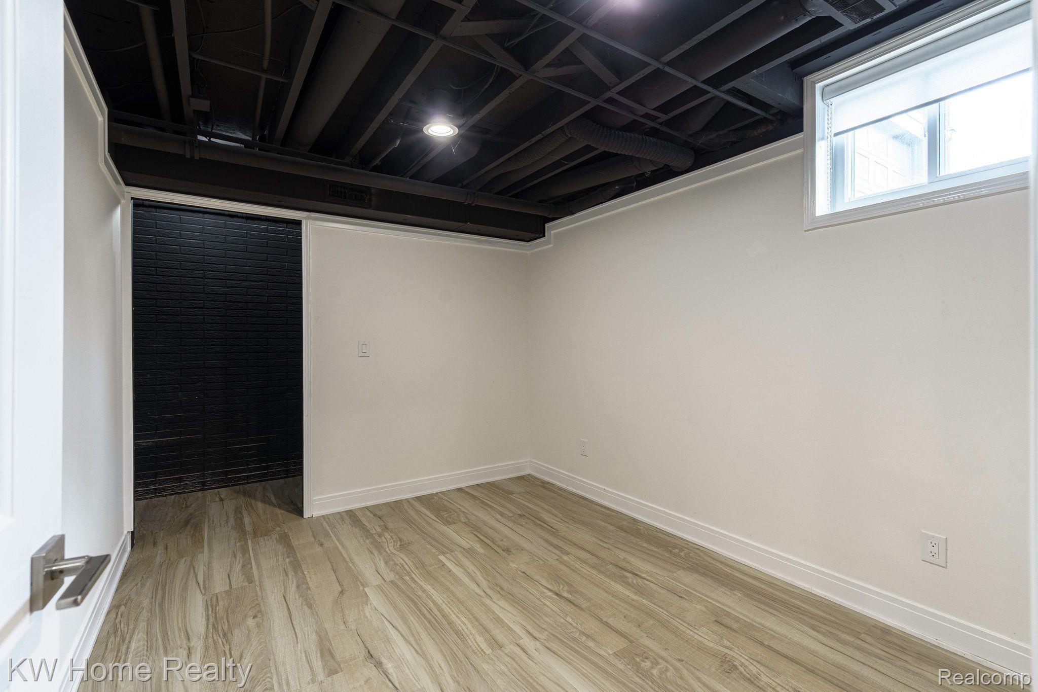 2882 Hiller Road West Bloomfield, MI 48324 - Photo 40 of 47 Gallery Image 40