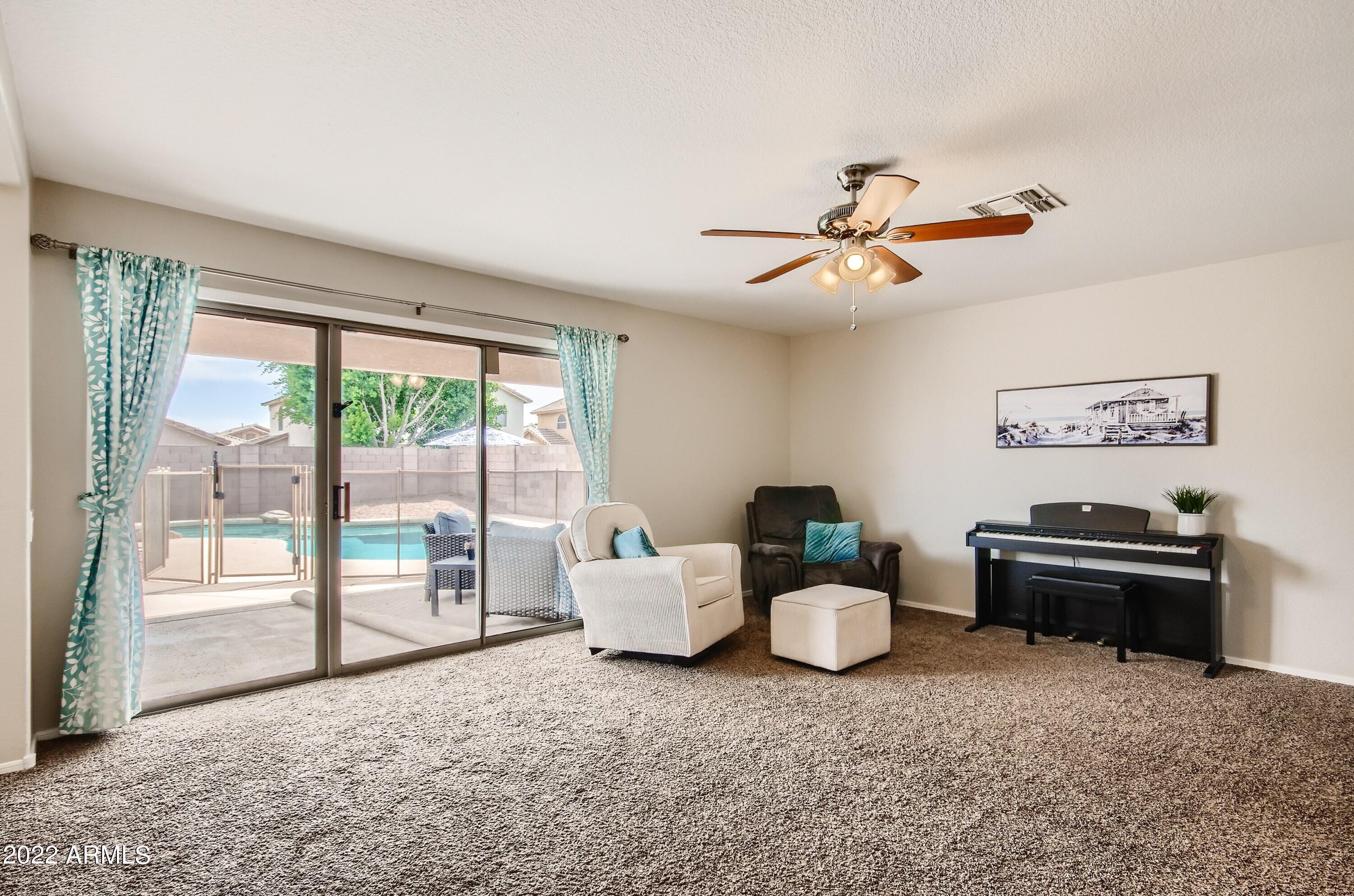 4711 East Frye Road Phoenix, AZ 85048 - Photo 11 of 27 Family Room