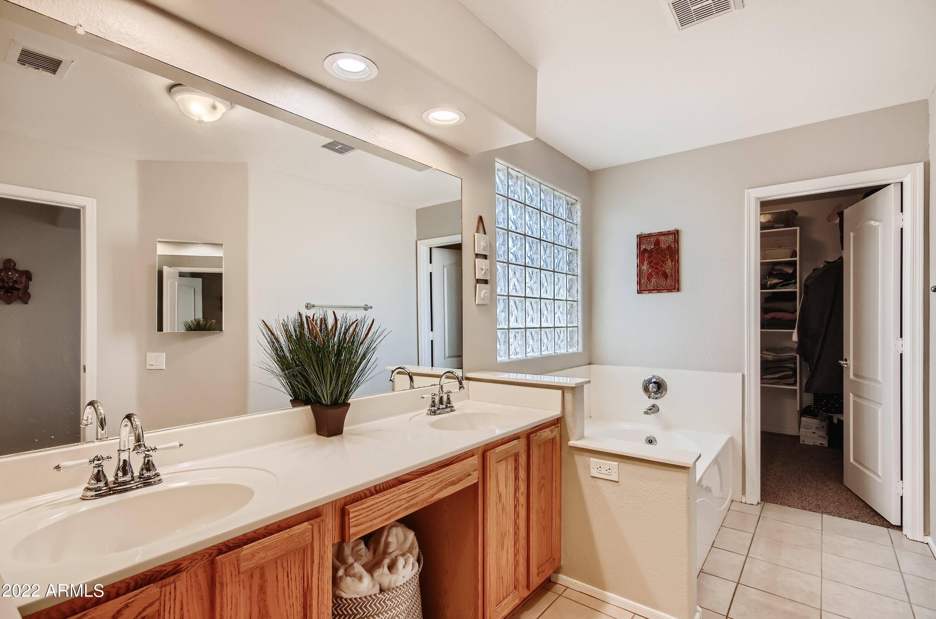 4711 East Frye Road Phoenix, AZ 85048 - Photo 17 of 27 2nd Floor Primary Bathroom
