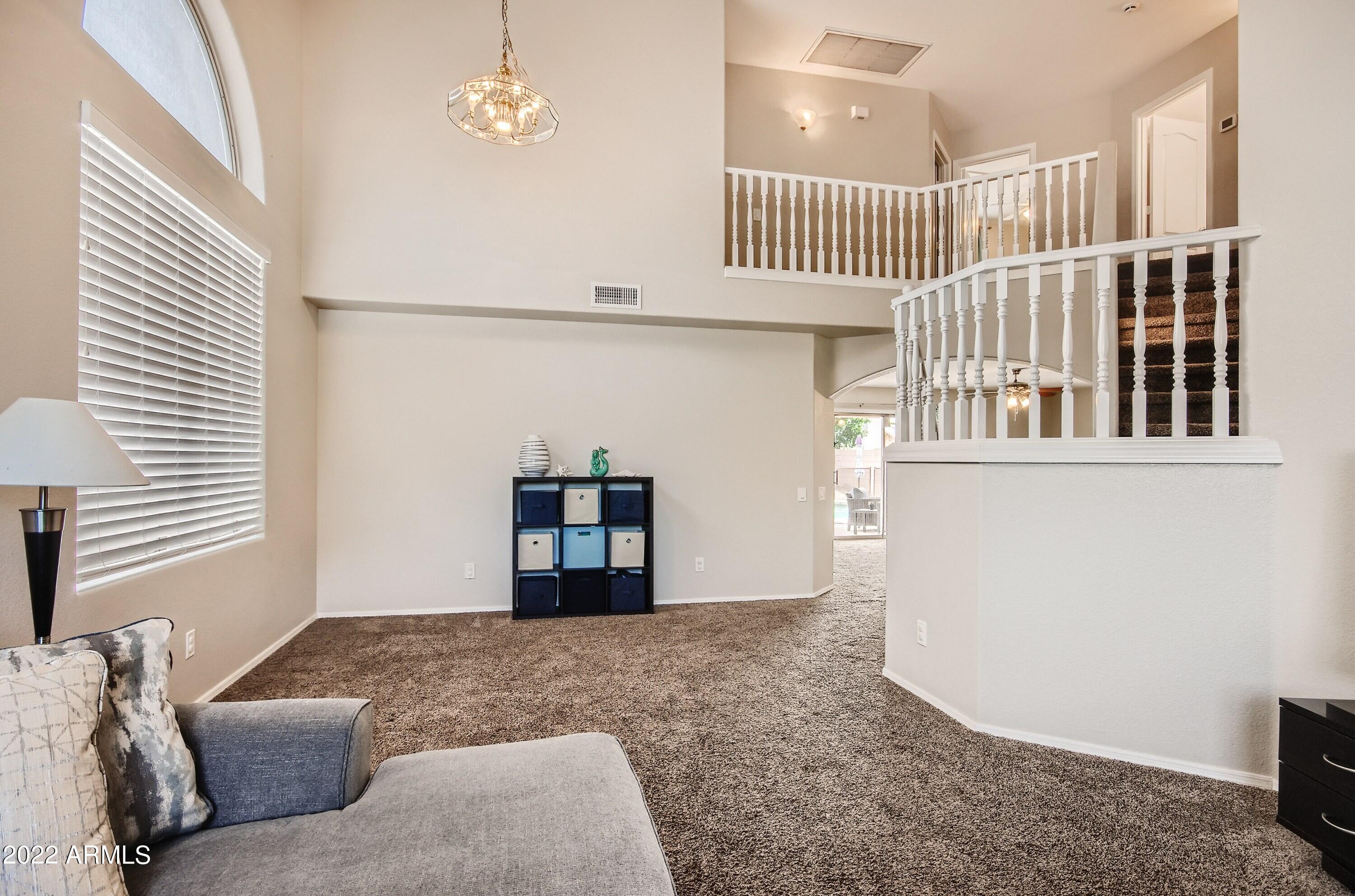 4711 East Frye Road Phoenix, AZ 85048 - Photo 7 of 27 Living Room