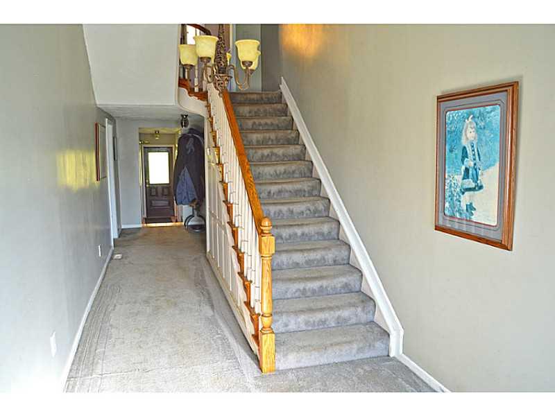 516 Waynesburg Road Washington, PA 15301 - Photo 3 of 25 Entry/Foyer