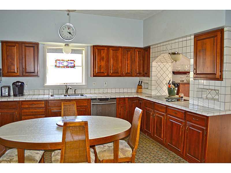 516 Waynesburg Road Washington, PA 15301 - Photo 4 of 25 Light and Bright Eat-In Kitchen!